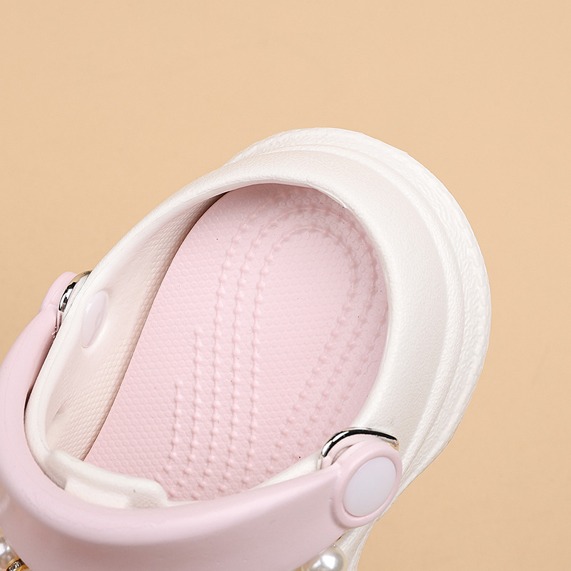 Mergaitėms perforuotos šlepetės vasarai 2025 – gėlių raštas, EVA viršus ir padas, kvėpuojančios, neslidžios, dėvėjimui atsparios