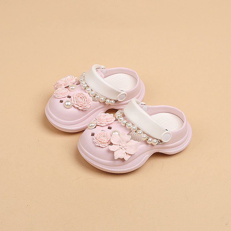 Mergaitėms perforuotos šlepetės vasarai 2025 – gėlių raštas, EVA viršus ir padas, kvėpuojančios, neslidžios, dėvėjimui atsparios