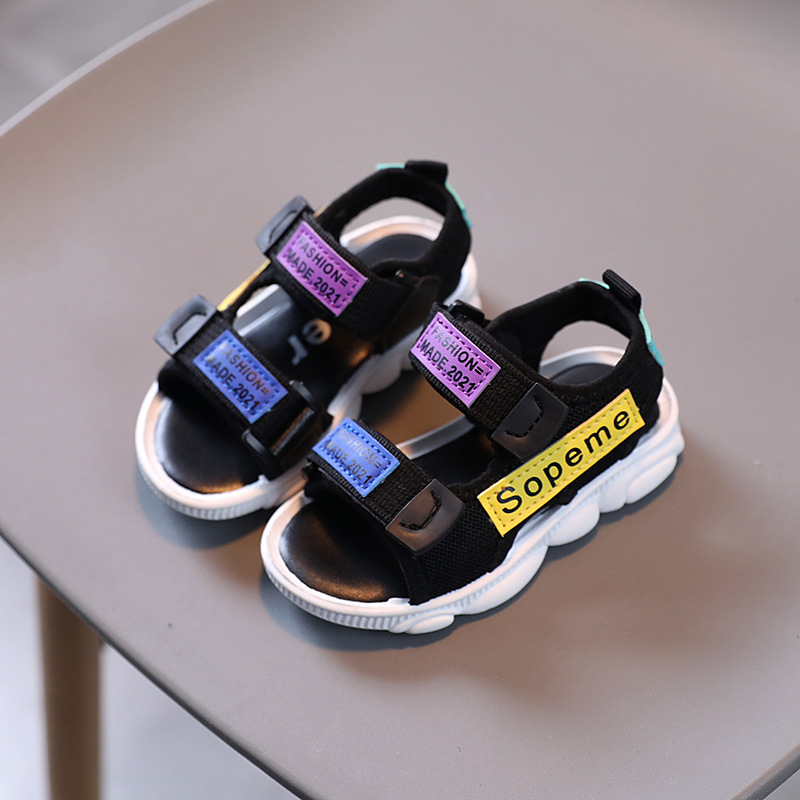 Detské plážové sandále s uzavretou špičkou, látkový vrchný materiál, zapínanie na suchý zips, mäkká gumová podrážka, protišmyková podrážka