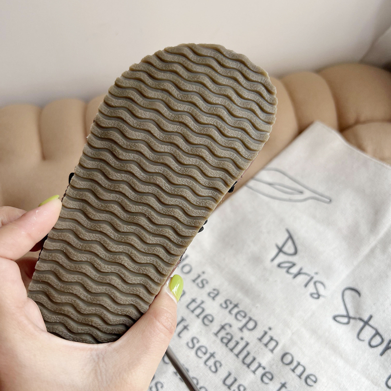 Vintage dječje sandale s kožnim gornjim dijelom, otvoreni prsti, čipkasti izrezi, mekana podloga, Velcro kopča, protuklizna podloga