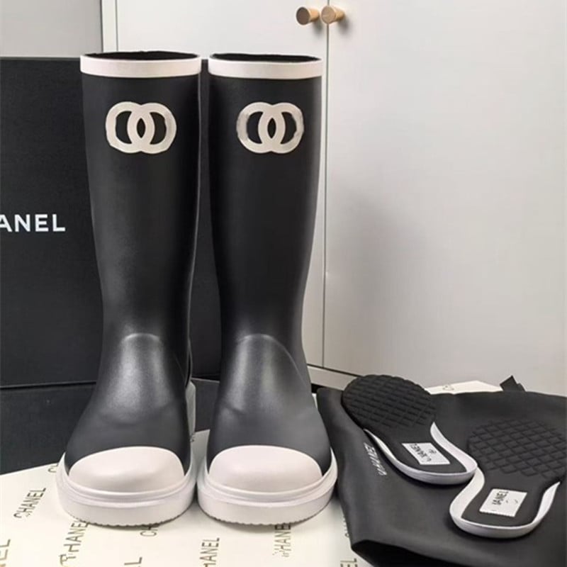 Moteriški atsparūs lietaus batai, vandeniui atsparūs su vidutinio aukščio vamzdeliu, apvalia nosimi, stora padas, vidutinio aukščio kulnas (3–5 cm)