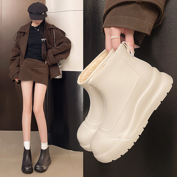 Cizme de ploaie pentru femei din PVC - gambă joasă, construcție îngroșată, toc mic de 1–3 cm, model monocrom