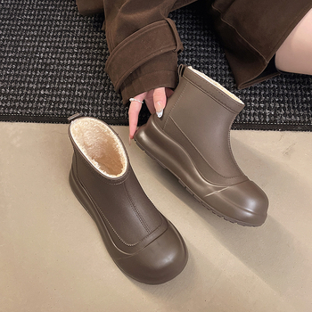 Cizme de ploaie pentru femei din PVC - gambă joasă, construcție îngroșată, toc mic de 1–3 cm, model monocrom