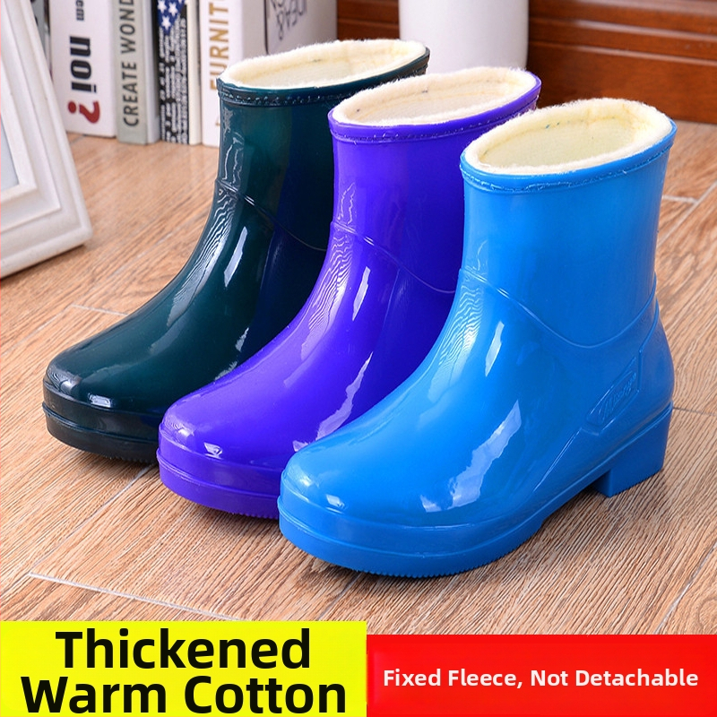 Dámske nepremokavé čižmy do dažďa – fleecová podšívka, krátky vršok, nízky podpätok 1–3 cm, plastová horná časť