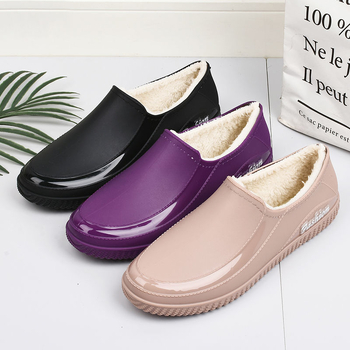 Cizme de ploaie pentru femei, joase, din PVC, căptușite cu blăniță, talpă antiaderentă, slip-on, toc mic 1–3 cm