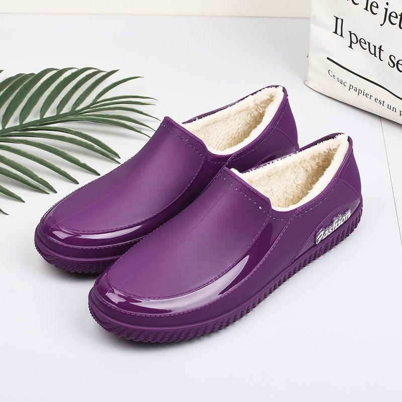 Cizme de ploaie pentru femei, joase, din PVC, căptușite cu blăniță, talpă antiaderentă, slip-on, toc mic 1–3 cm