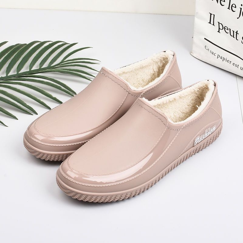 Cizme de ploaie pentru femei, joase, din PVC, căptușite cu blăniță, talpă antiaderentă, slip-on, toc mic 1–3 cm