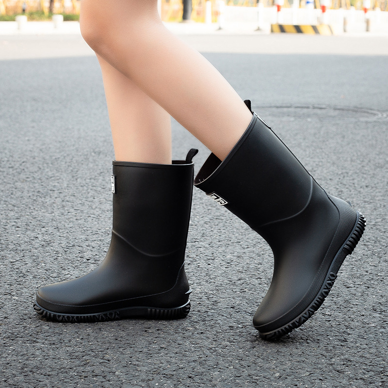 Ženske kišne čizme od PVC-a, vodootporne i protuklizne, srednje visine oko 25 cm, bez vezivanja, Slip-on