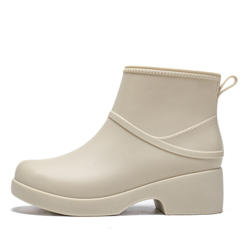 Cizme de ploaie pentru femei, înălțime joasă (PVC partea superioară, vârf rotund, talpă impermeabilă antiderapantă, toc mediu 3–5 cm)