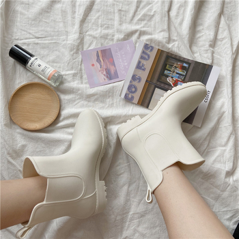 Női PVC esőcsizma középső magasságú – vízálló, slip-on, alacsony sarkú 1–3 cm, négy évszakos