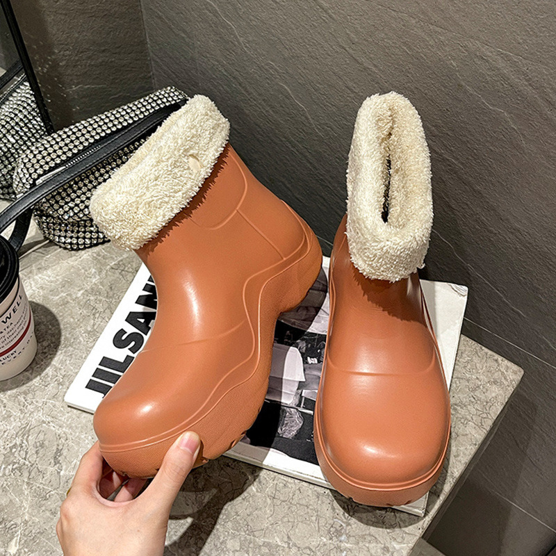 Női esőcsizma, vízálló, könnyű, PVC felsőrész, középtalpú sarok 3–5 cm, egyszínű, rövid cső dizájn