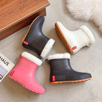 Női esőcsizma PVC felsőrész, rövid szár, alacsony sarkú 1-3 cm, minden szezonban viselhető, egyszínű