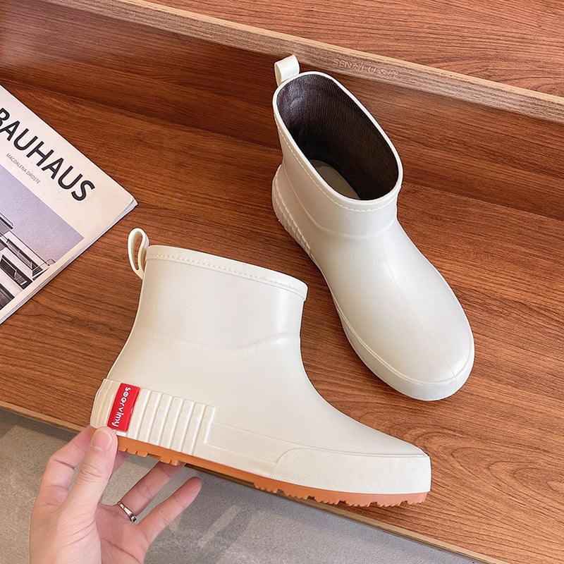 Női esőcsizma PVC felsőrész, rövid szár, alacsony sarkú 1-3 cm, minden szezonban viselhető, egyszínű
