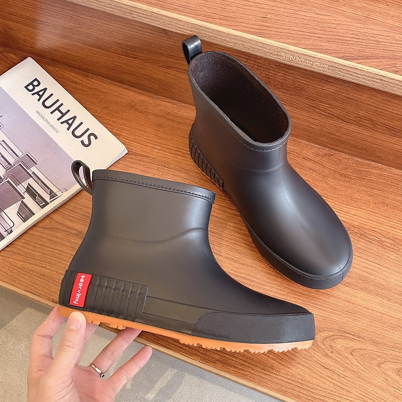 Női esőcsizma PVC felsőrész, rövid szár, alacsony sarkú 1-3 cm, minden szezonban viselhető, egyszínű