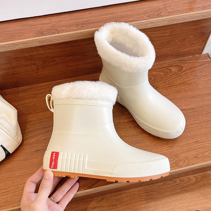 Női esőcsizma PVC felsőrész, rövid szár, alacsony sarkú 1-3 cm, minden szezonban viselhető, egyszínű