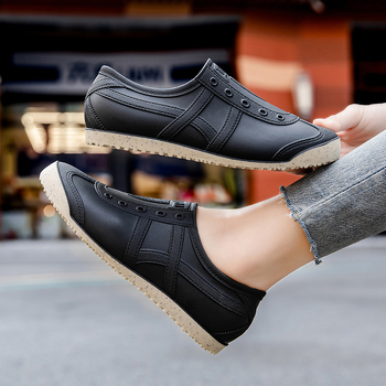 Női vízálló esőcipő alacsony felsőrésszel, PVC felső rész, vastag talp, lapos sarok, minden évszakra