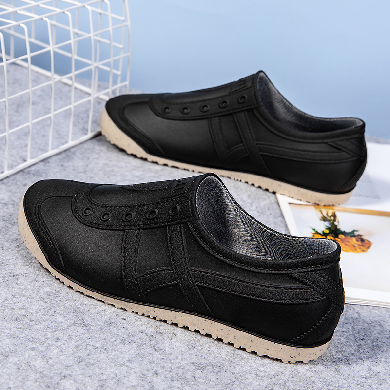 Női vízálló esőcipő alacsony felsőrésszel, PVC felső rész, vastag talp, lapos sarok, minden évszakra