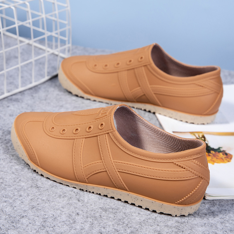 Női vízálló esőcipő alacsony felsőrésszel, PVC felső rész, vastag talp, lapos sarok, minden évszakra