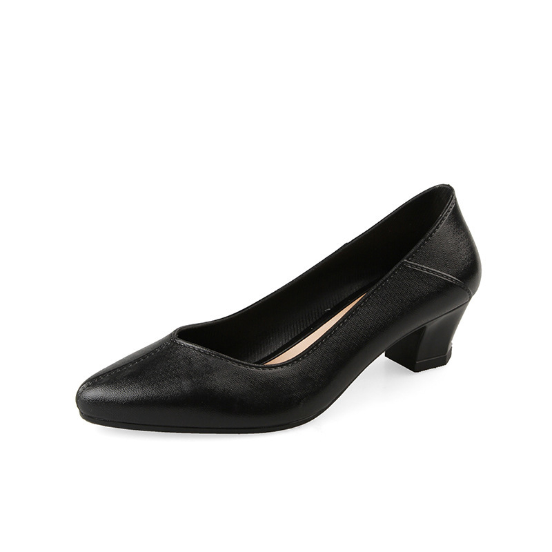 Női PVC esőcsizma egyszínű, középmagas sarok 3–5 cm, középmagas szár, alkalmas őszre, télre és tavaszra