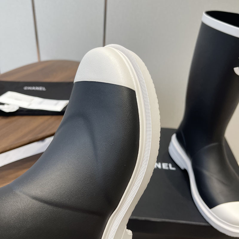 Női EVA esőcsizma, magas szárú kivitel, 3–5 cm sarka, mind az évszakokra használható