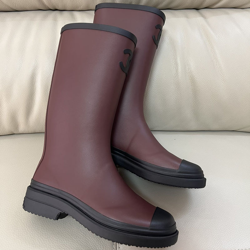 Női EVA esőcsizma, magas szárú kivitel, 3–5 cm sarka, mind az évszakokra használható