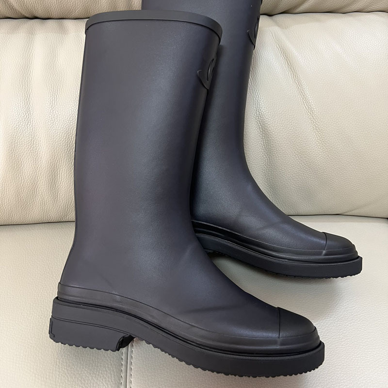 Női EVA esőcsizma, magas szárú kivitel, 3–5 cm sarka, mind az évszakokra használható