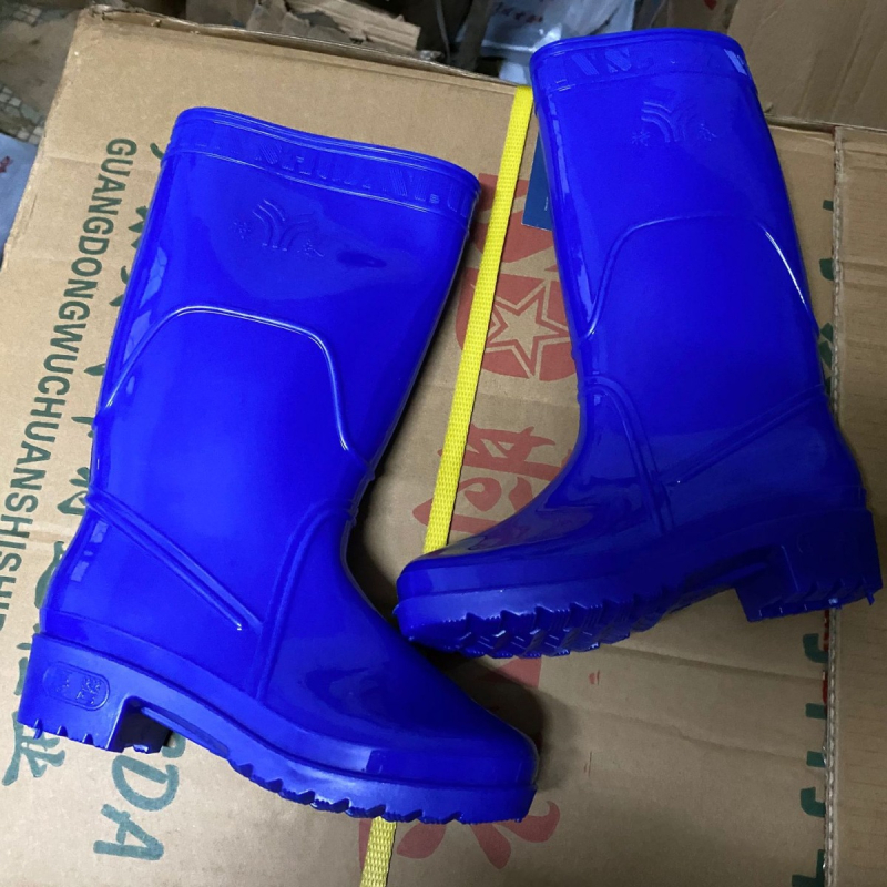 Ženske čizme za kišu od PVC, visok gornji dio, srednje visina pete 3–5 cm, za četiri sezone, jedne boje
