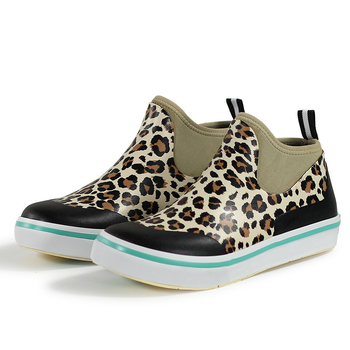 Női vízálló gumicsizma deck cipő - leopárd mintás, alacsony szárú, lapos sarok, gumi felsőrész, SGS-tesztelt