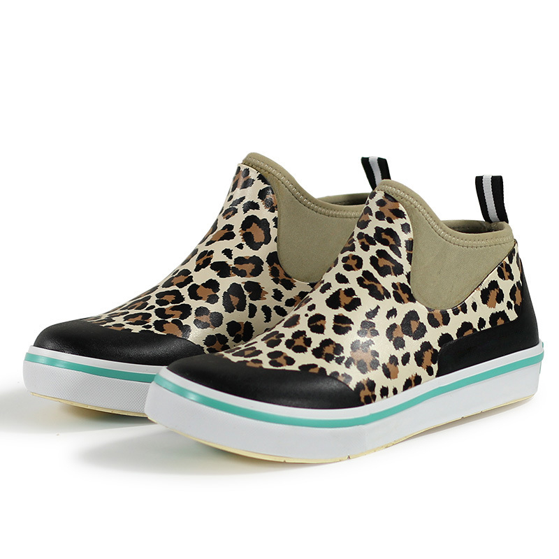 Női vízálló gumicsizma deck cipő - leopárd mintás, alacsony szárú, lapos sarok, gumi felsőrész, SGS-tesztelt