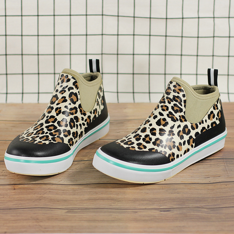 Női vízálló gumicsizma deck cipő - leopárd mintás, alacsony szárú, lapos sarok, gumi felsőrész, SGS-tesztelt