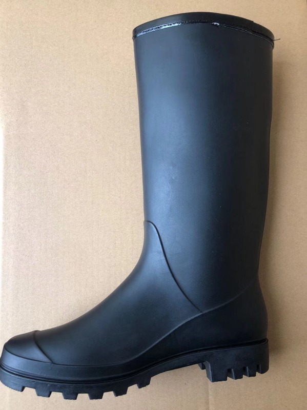 Ženske kišne čizme – modne, protuklizne, PVC gornji dio, srednja visina čizme, niski pet 1-3 cm, pogodne za proljeće i jesen