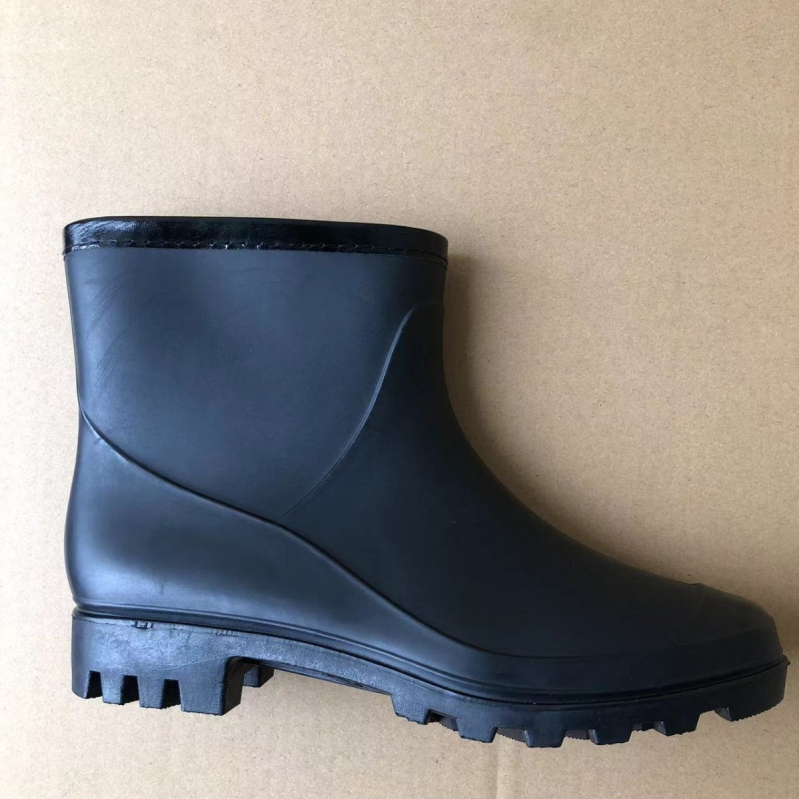 Ženske kišne čizme – modne, protuklizne, PVC gornji dio, srednja visina čizme, niski pet 1-3 cm, pogodne za proljeće i jesen