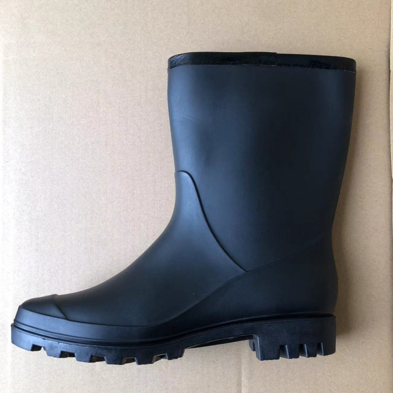 Ženske kišne čizme – modne, protuklizne, PVC gornji dio, srednja visina čizme, niski pet 1-3 cm, pogodne za proljeće i jesen