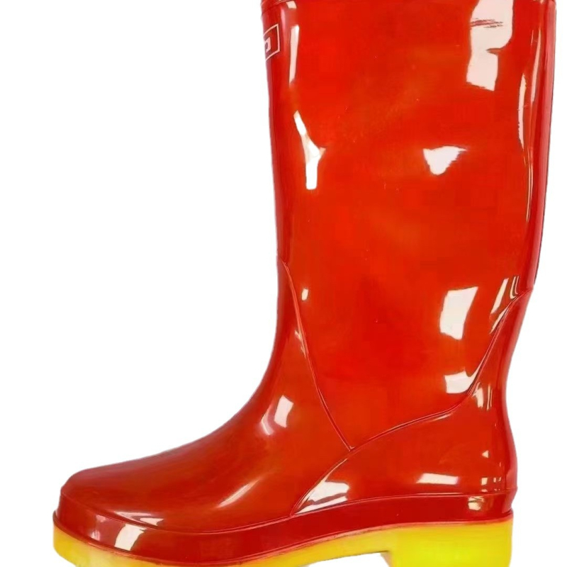 Cizme de ploaie pentru femei, partea superioară din PVC, talpă din cauciuc, gambă de înălțime medie, toc mic de 1–3 cm, impermeabile și antiderapante