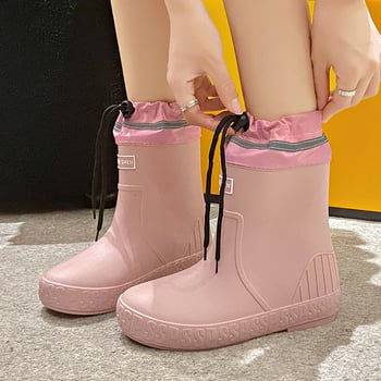 Ženske kišne čizme, srednje duljine potkoljenice, PVC gornji dio, ravni pet, pogodne za sve sezone