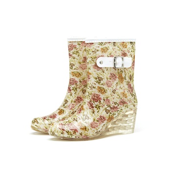 Cizme de ploaie pentru femei, până la mijlocul gambelor, toc mic 1–3 cm, partea superioară din plastic, culoare uni, potrivite pentru toate anotimpurile