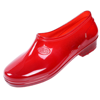 Ženske kišne čizme s PVC gornjim dijelom, niski štok, 1–3 cm niska peta, protuklizna podloga, brzo sušeće