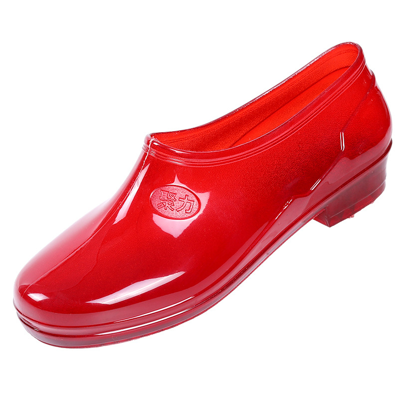 Ženske kišne čizme s PVC gornjim dijelom, niski štok, 1–3 cm niska peta, protuklizna podloga, brzo sušeće