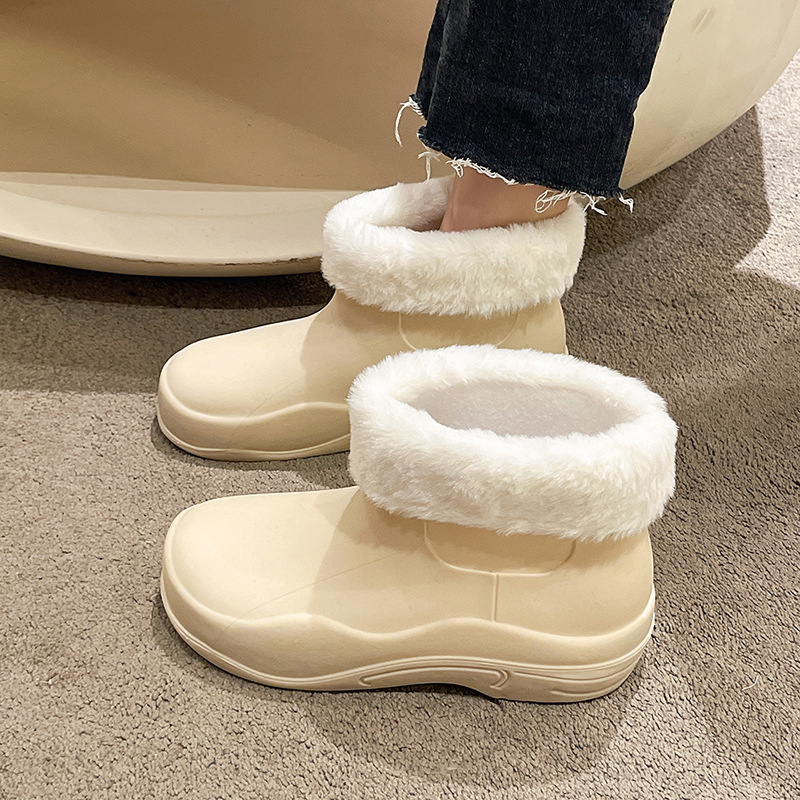 Cizme de ploaie pentru femei — impermeabile, antiderapante, până la gambe medii, partea superioară din PVC, toc mic 1–3 cm