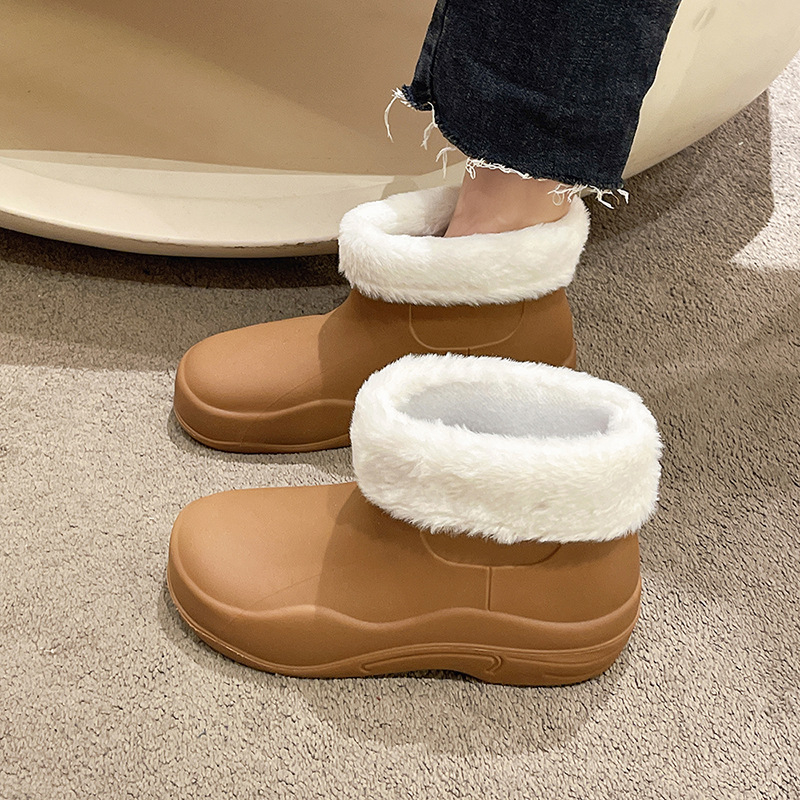 Cizme de ploaie pentru femei — impermeabile, antiderapante, până la gambe medii, partea superioară din PVC, toc mic 1–3 cm