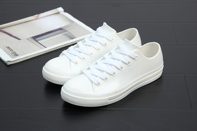 Cizme de ploaie pentru femei din PVC, gleznă joasă, închidere cu curea, toc plat, talpă îngroșată