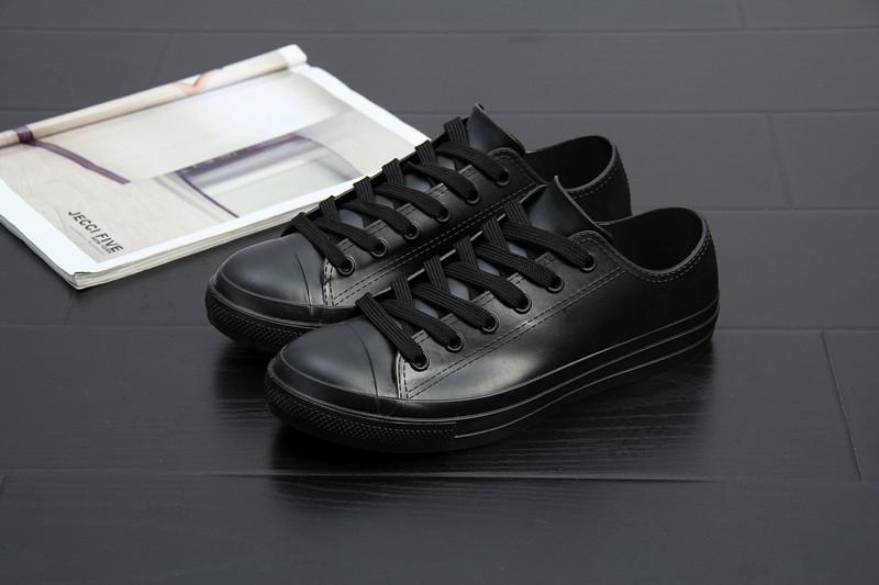 Cizme de ploaie pentru femei din PVC, gleznă joasă, închidere cu curea, toc plat, talpă îngroșată