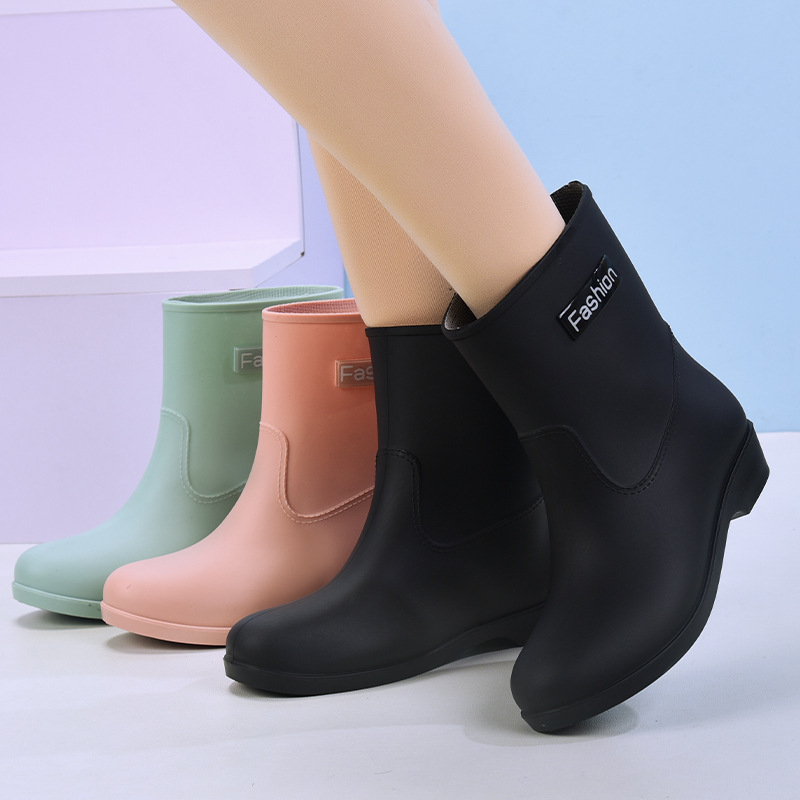 Ženske kišne čizme od PVC-a, srednje visine, niski pet (1–3 cm), za četiri sezone