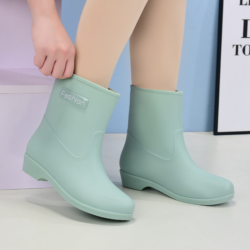 Ženske kišne čizme od PVC-a, srednje visine, niski pet (1–3 cm), za četiri sezone