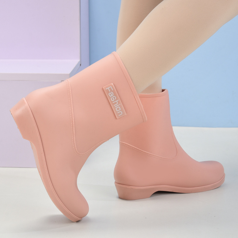 Ženske kišne čizme od PVC-a, srednje visine, niski pet (1–3 cm), za četiri sezone
