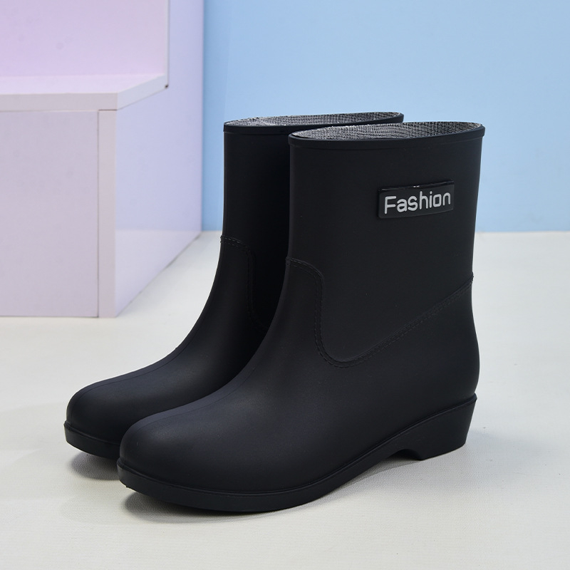 Ženske kišne čizme od PVC-a, srednje visine, niski pet (1–3 cm), za četiri sezone