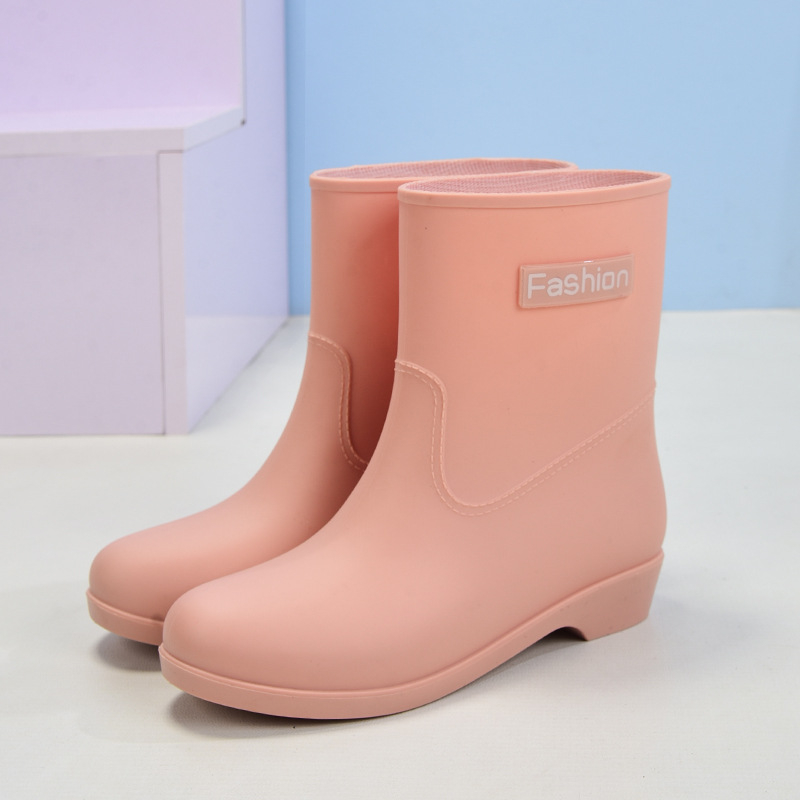 Ženske kišne čizme od PVC-a, srednje visine, niski pet (1–3 cm), za četiri sezone