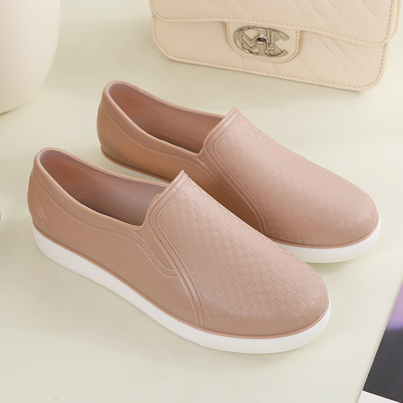 Ghete de ploaie pentru femei - partea superioară din PVC, gambă joasă, model grilă, toc plat, stil zilnic