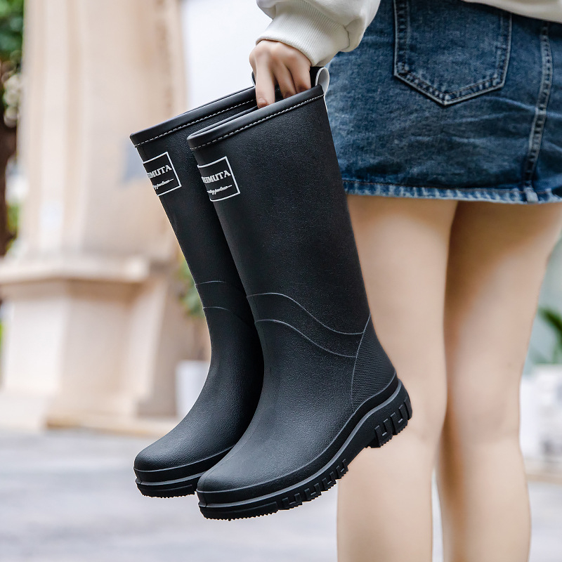 Ženske kišne čizme u korejskom stilu, vodootporne, srednje visoke, PVC gornji dio, slip-on zatvaranje, niski pet 1–3 cm