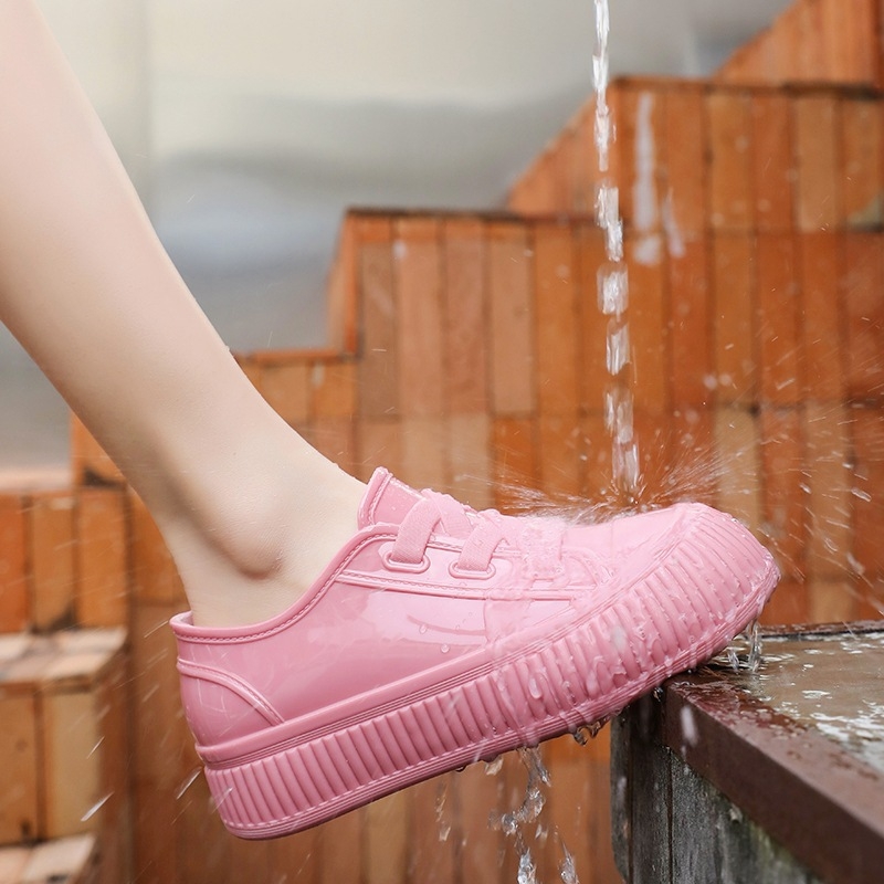Ženske kišne čizme s niskim vrhom, PVC gornji dio, protuklizna debela potplata, slip-on, srednja visina pete 3–5 cm